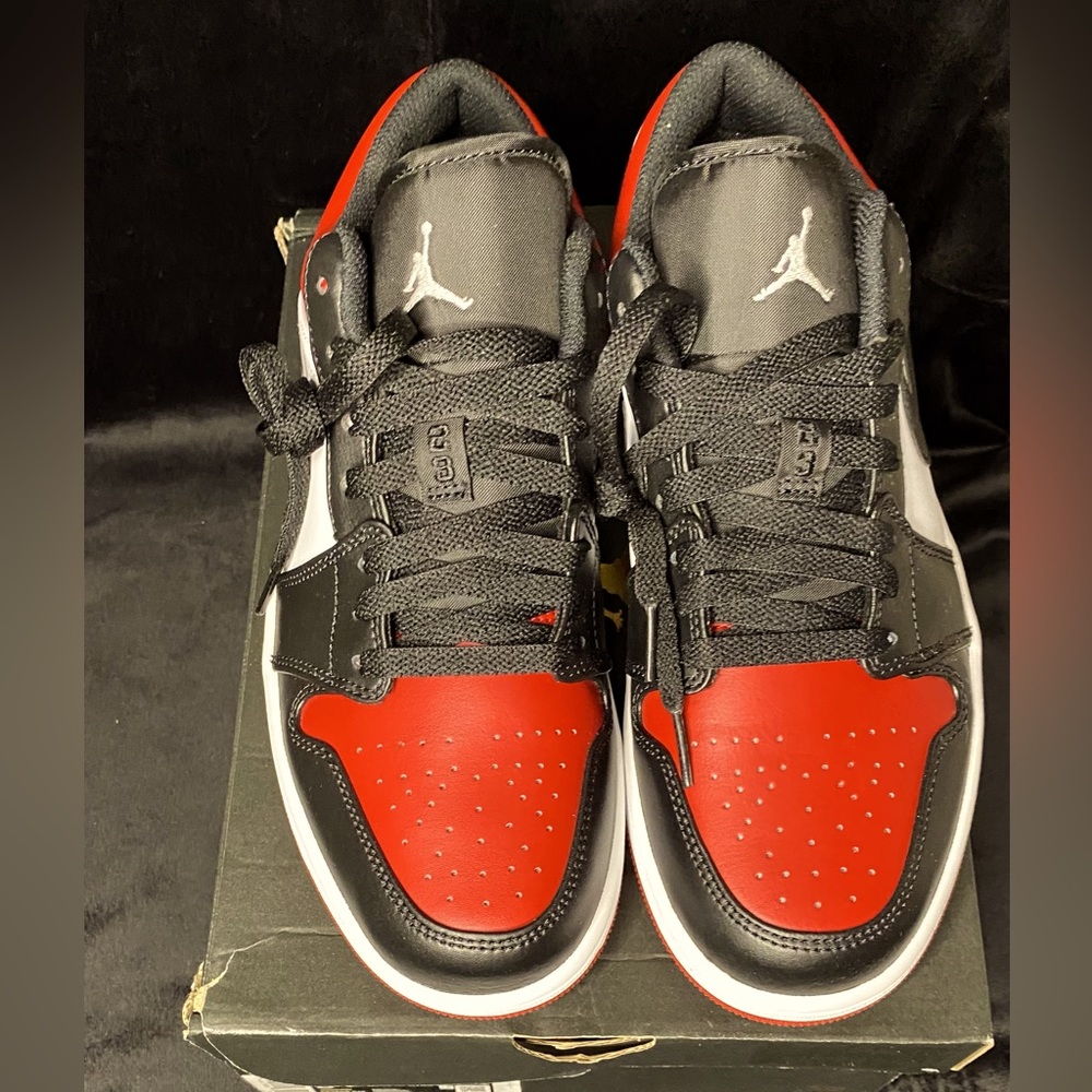 AUTHENTIC Air Jordan 1 Low size 9 US. Gym Red/White/Black